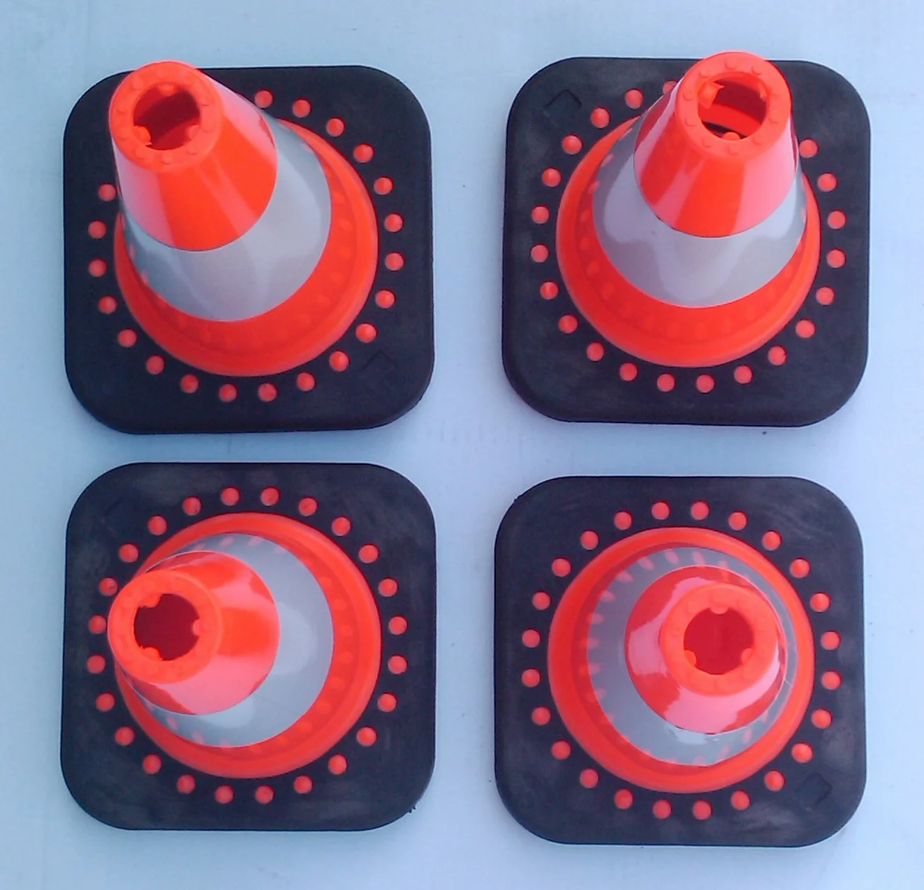 Juego de conos de tráfico TC-30Fx4 (4 unidades, 30 cm)
