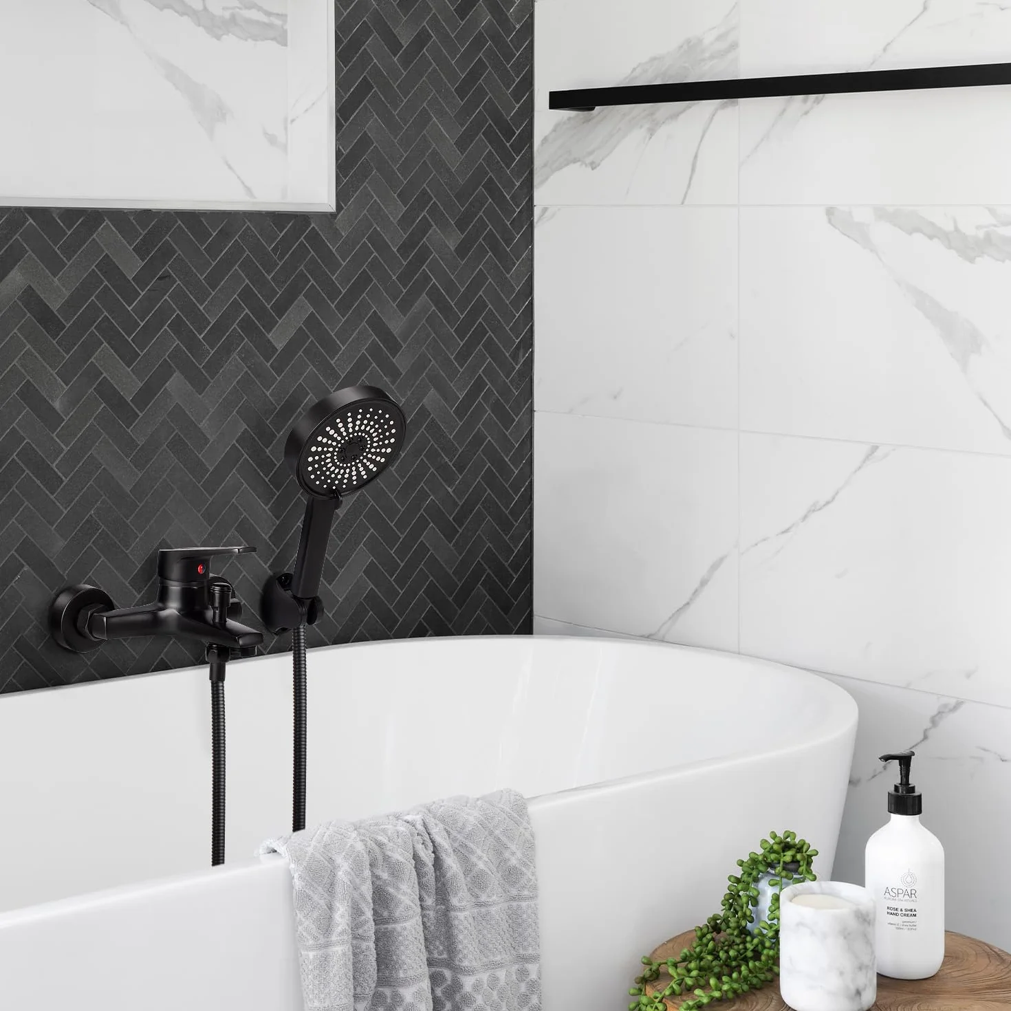 Grifo de Ducha y Bañera Con Ducha de Mano de 5 Funciones - Monomando Mezclador Para Instalación en Pared Con Manguera y Soporte (Negro)
