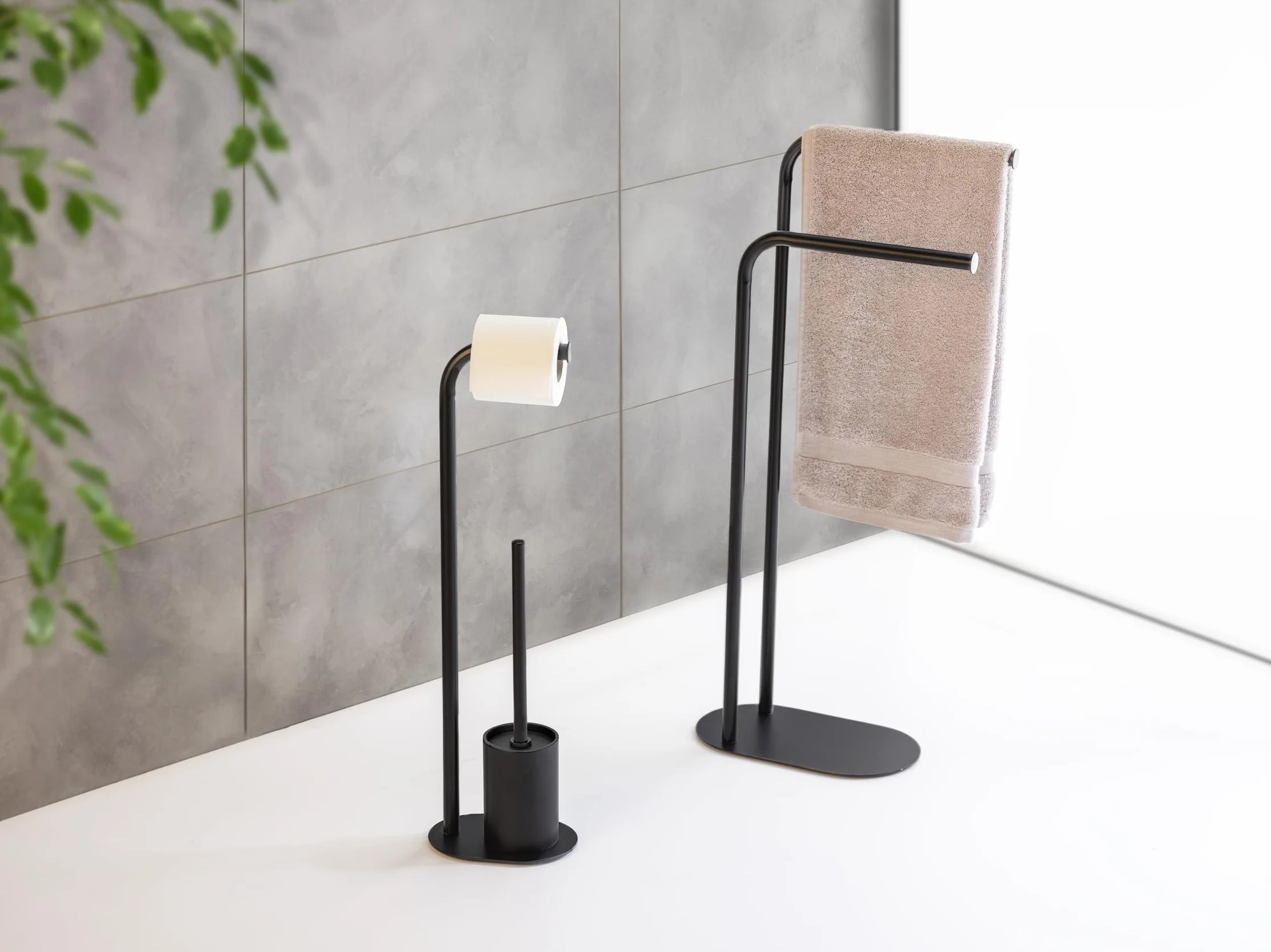 WENKO Toallero Mod Levante Soporte Independiente para Toallas Perchero Acero Negro 30 x 79 x 17 cm