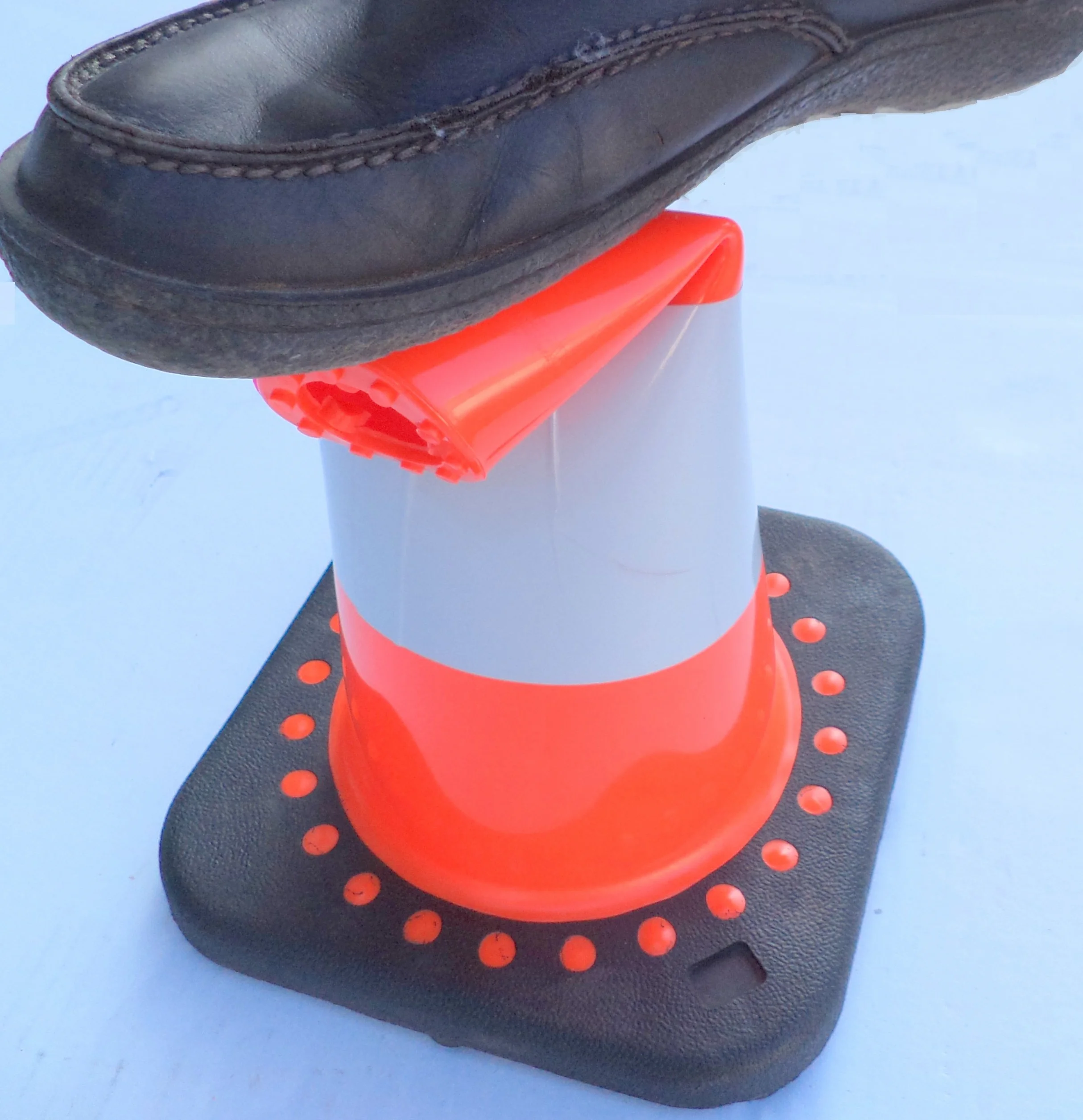 Juego de conos de tráfico TC-30Fx4 (4 unidades, 30 cm)