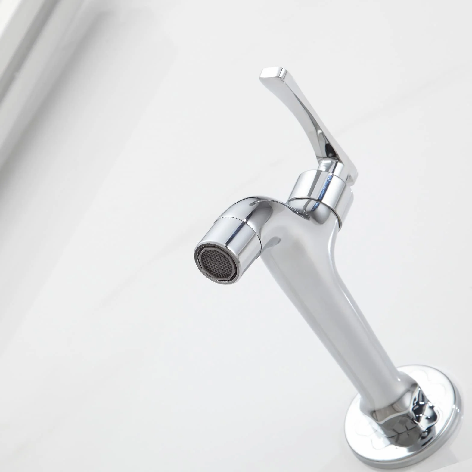 Grifo de Cromo Latón para Lavandería y Baño - Montaje en Pared, Agua Fría