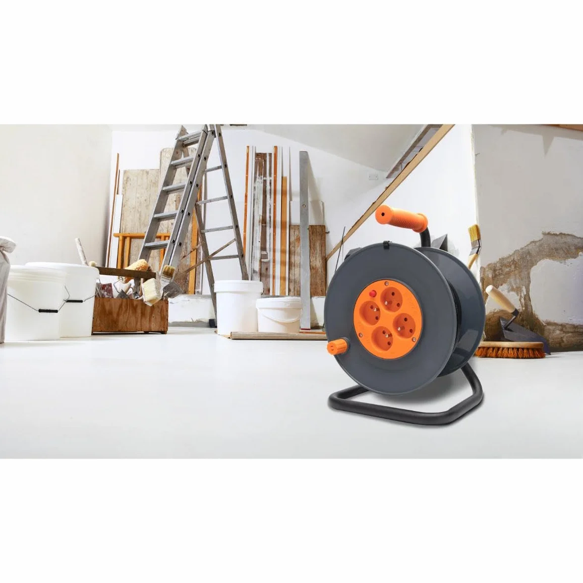 Enrollador 4 tomas HO5VV-F 3G1mm² 25m + disyuntor