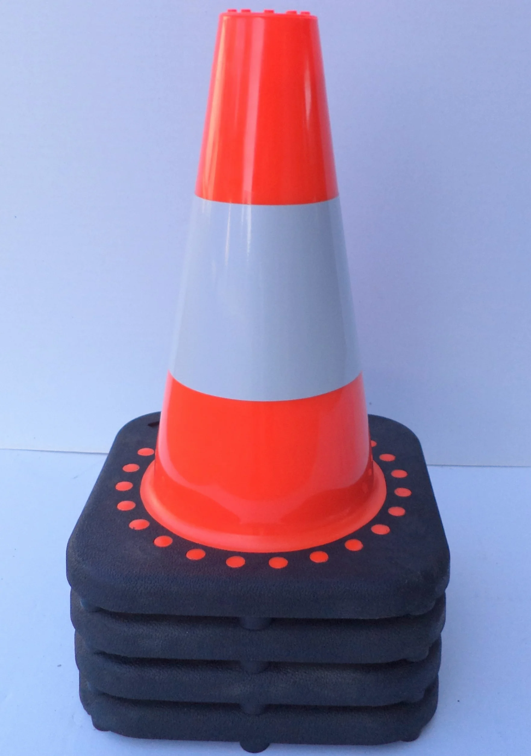 Juego de conos de tráfico TC-30Fx4 (4 unidades, 30 cm)