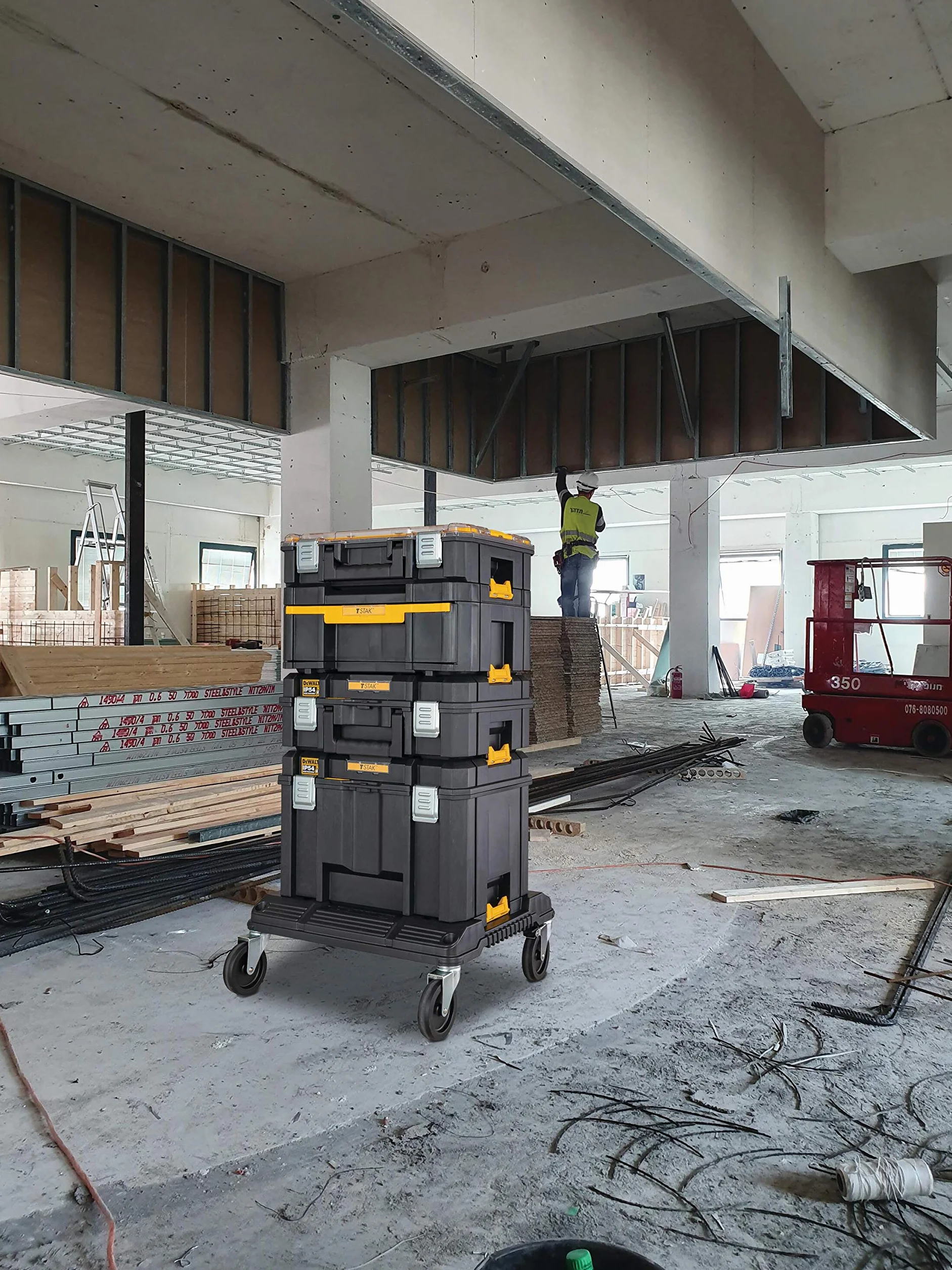 DEWALT DWST83346-1 - Caja de herramientas profunda VI TSTAK, Volumen de 44 litros, Combinable con otras cajas TSTAK, IP54