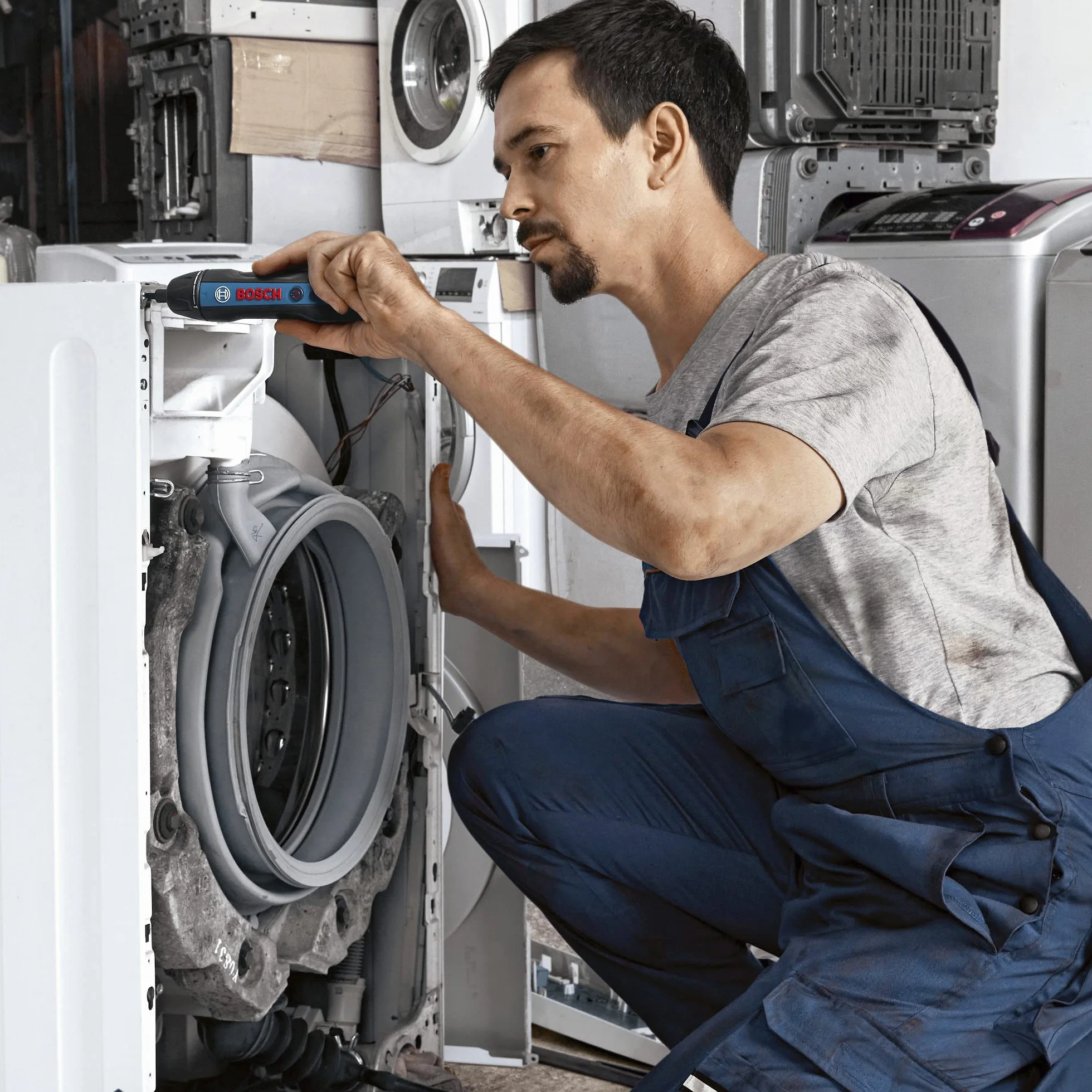 Bosch Juego de 103 piezas mixtas de brocas y puntas de atornillar de titanio (para madera, piedra, metal, para atornilladores y taladros)