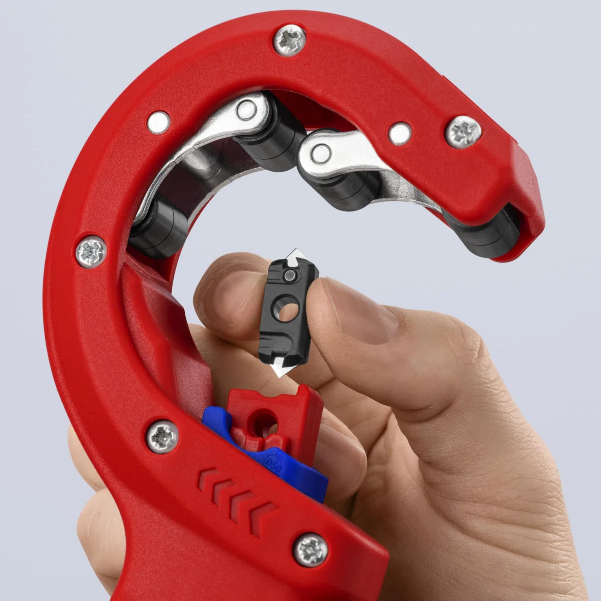 KNIPEX DPT50 Cortatubos para tubos de plástico de paredes gruesas, también con núcleo de espuma Corte y biselado en un solo paso en, 90 23 02 BK