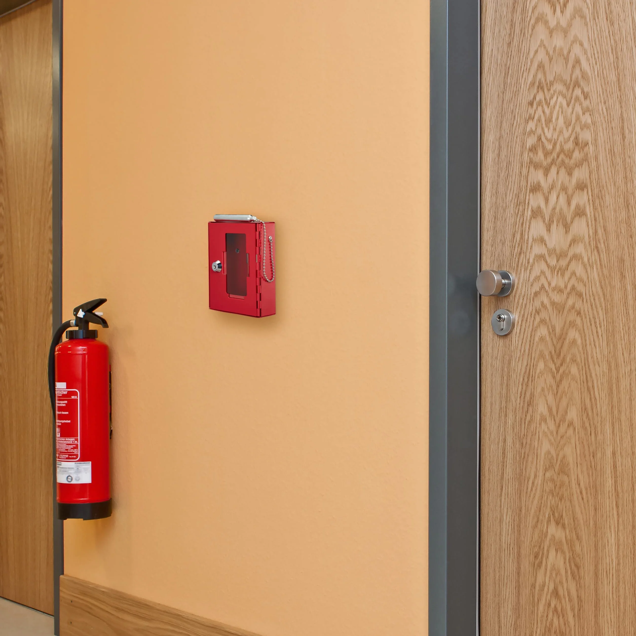 Relaxdays Pack 2 Cajas Llaves de Emergencia Ventana de Cristal Martillo Metal Rojo