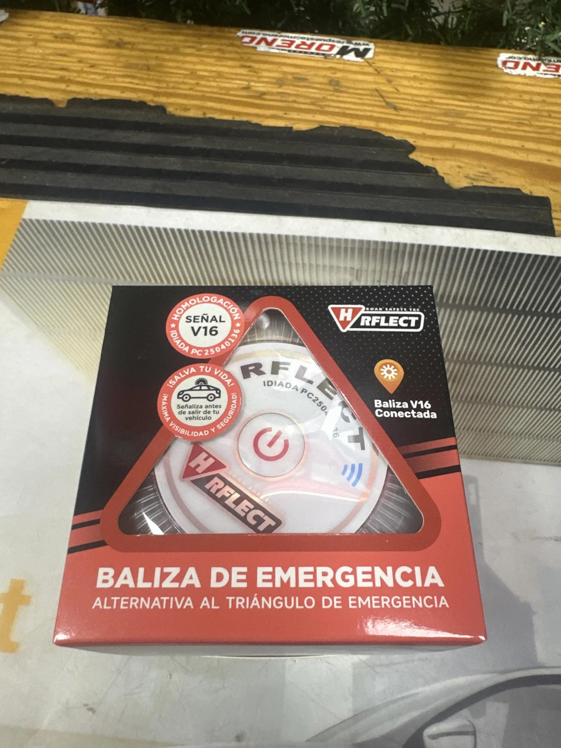 Baliza V16 Emergencia Geolocalización DGT 3.0 Conexión Telefónica Tech eSIM 2038 Pack 1 Ud
