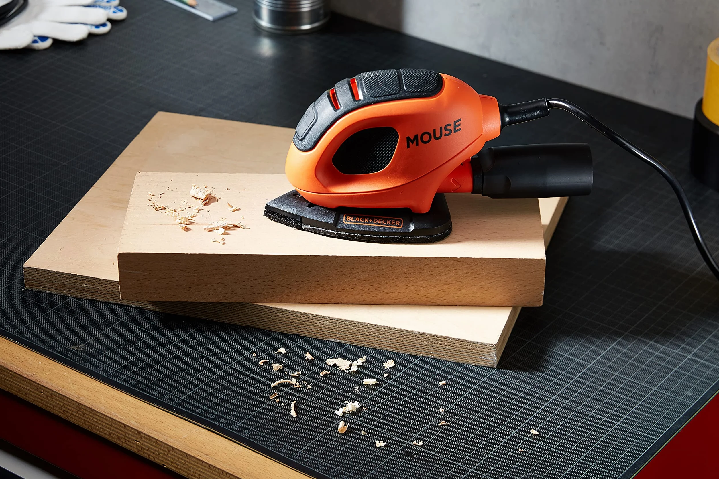 BLACK+DECKER Lijadora de Detalle Mouse 55 W, 11000 RPM, 1.5 mm Órbita, Velcro, 15 Accesorios, BEW230BC-QS